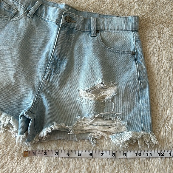 No Boundaries cut off jean shorts size 9 - Picture 10 of 16